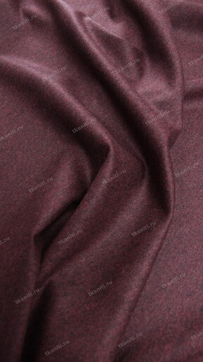 Премиальная люксовая костюмная шерсть (фланель) от Vitale Barberis Canonico — это элитный текстиль, созданный для ценителей подлинного эксклюзива. Полотно обладает благородным лоском и невероятной тактильной гладкостью, свойственной материалам класса люкс. Ткань слегка пружинит, обеспечивая безупречную посадку, и демонстрирует исключительную устойчивость к сминанию. Этот роскошный вариант создан для пошива статусных индивидуальных костюмов, которые безукоризненно держат форму, подчеркивают высокий стиль 